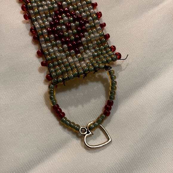 Beaded loomed bracelet with heart clasp 6.5” - Picture 3 of 6